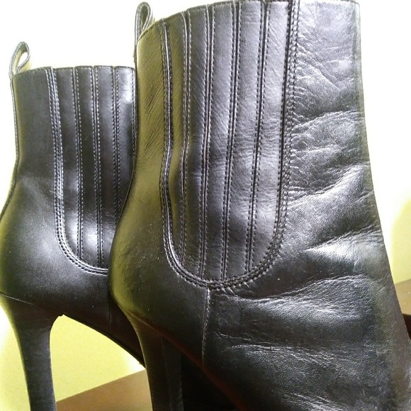 Michael Kors Heeled Leather Boots - Picture 6 of 8